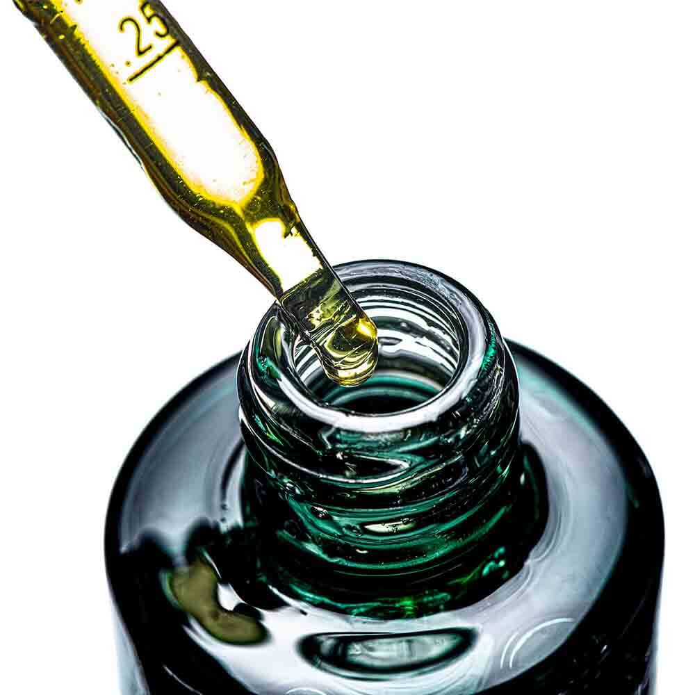 
            
                Load image into Gallery viewer, Premium-Green-CBD-Oil-Tinctures-Bottle-Close-up-With-the-Pipette-Botanima-Organics
            
        